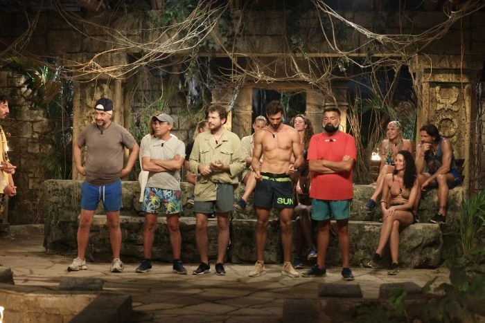 Isola dei Famosi, Banijay risponde a Benigno: «Dichiarazioni offensive e lesive»