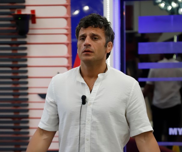 Grande Fratello, Maddaloni ignora il buongiorno di Beatrice