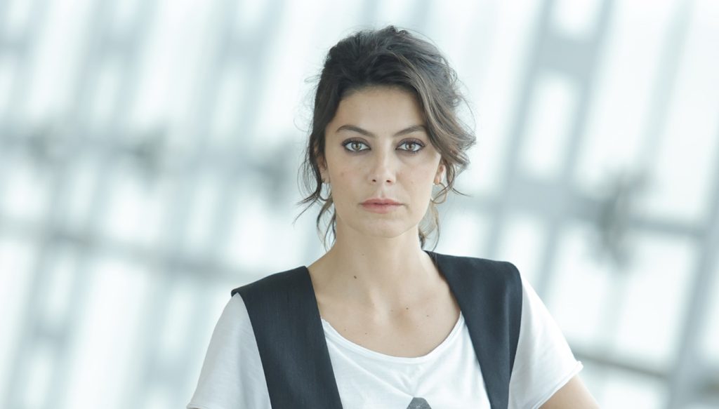 Doppio Gioco: Alessandra Mastronardi giocatrice d’azzardo nella nuova serie di Canale 5