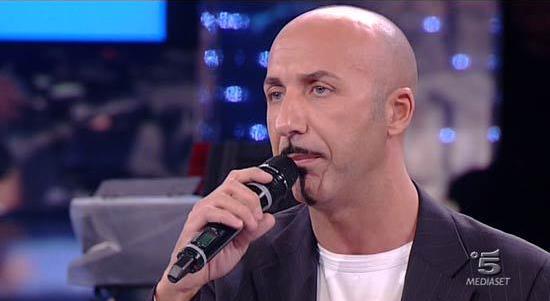 Amici sbugiarda Luca Jurman: «Cerca disperatamente visibilità»