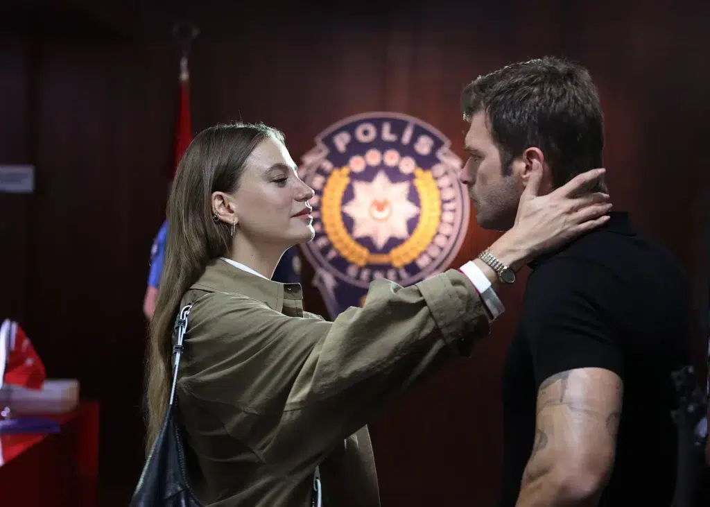 The Family 2 - Serenay Sarikaya (Devin) e Kivanc? Tatlitug (Aslan)