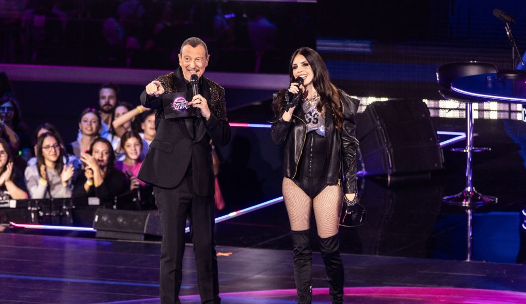 Ascolti TV | Domenica 22 Settembre 2024. Amadeus debutta male: Chissà chi è 5.2% e Music Party 4.6%