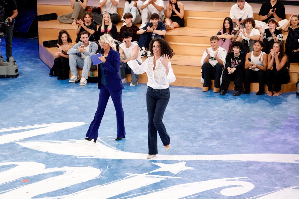 Amici 24, anticipazioni prima puntata: tra gli ospiti Mahmood e Fagnani, tra gli allievi Ilan Muccino