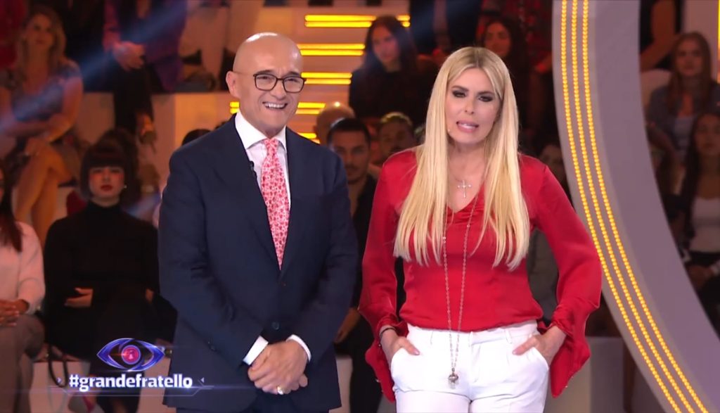 Grande Fratello 18, diretta seconda puntata: Loredana Lecciso ‘porta in casa’ la sorella Amanda