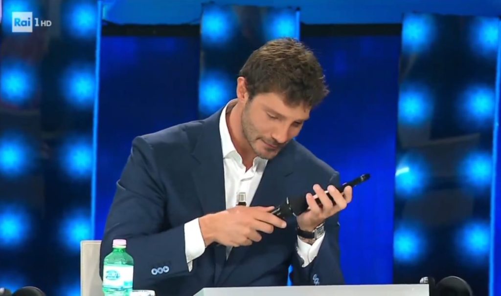 Tale e Quale, De Filippi telefona a De Martino