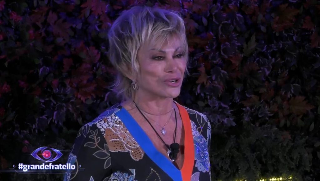 GF, Enzo Paolo a Carmen Russo: “Hai rifatto le labbra?”