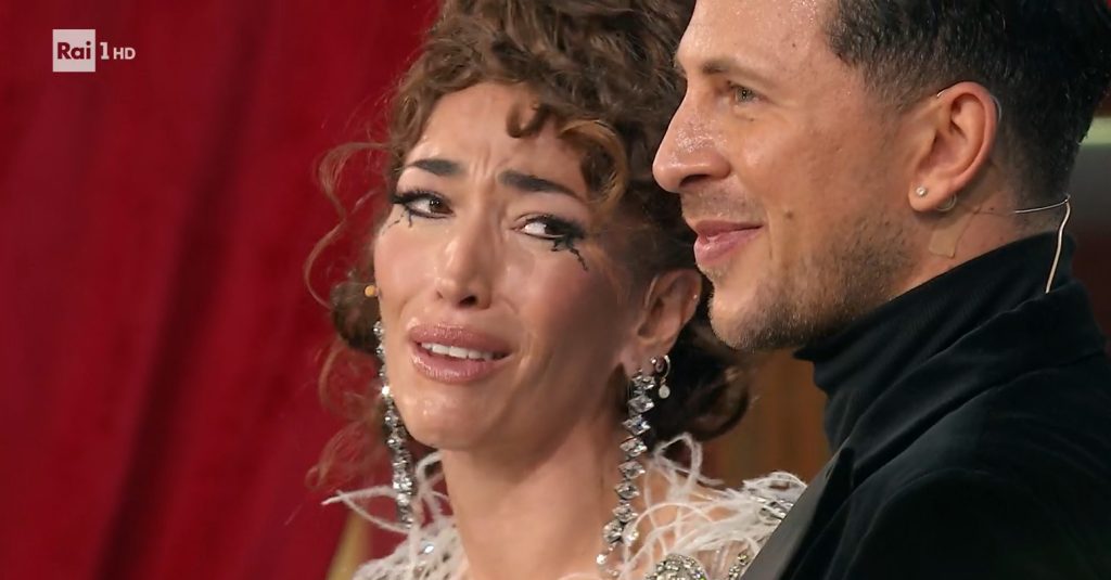 Ballando con le Stelle 2024, quinta puntata. Nina Zilli in lacrime: “Mi devo ritirare”