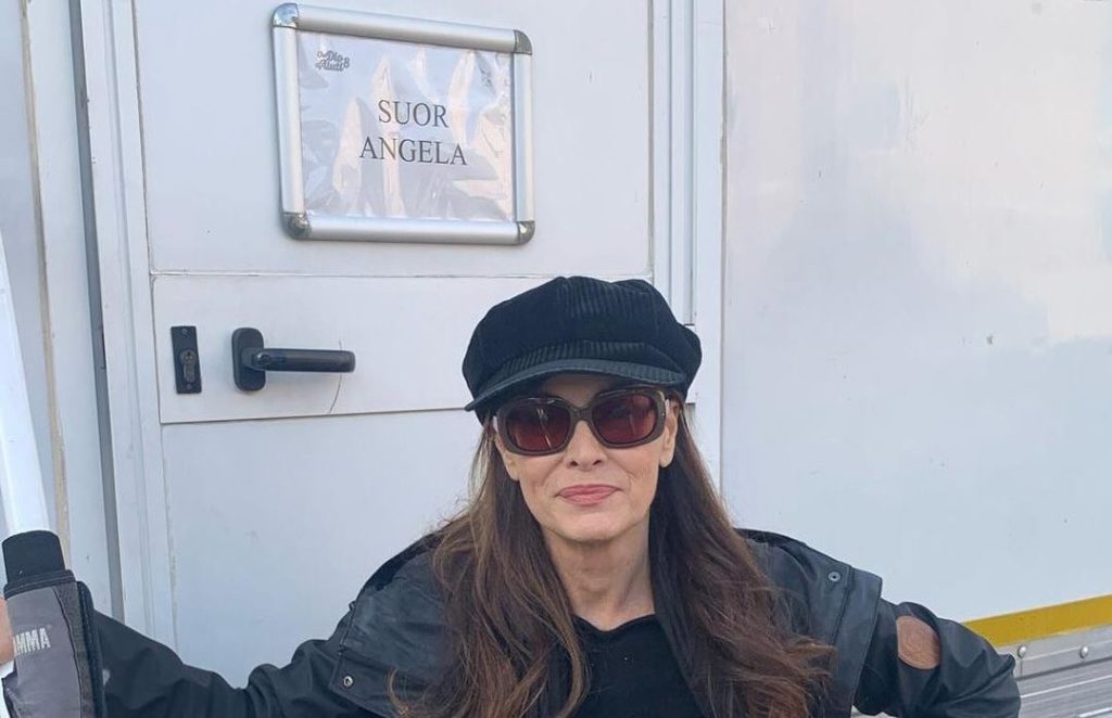 Elena Sofia Ricci ci “è cascata di nuovo”