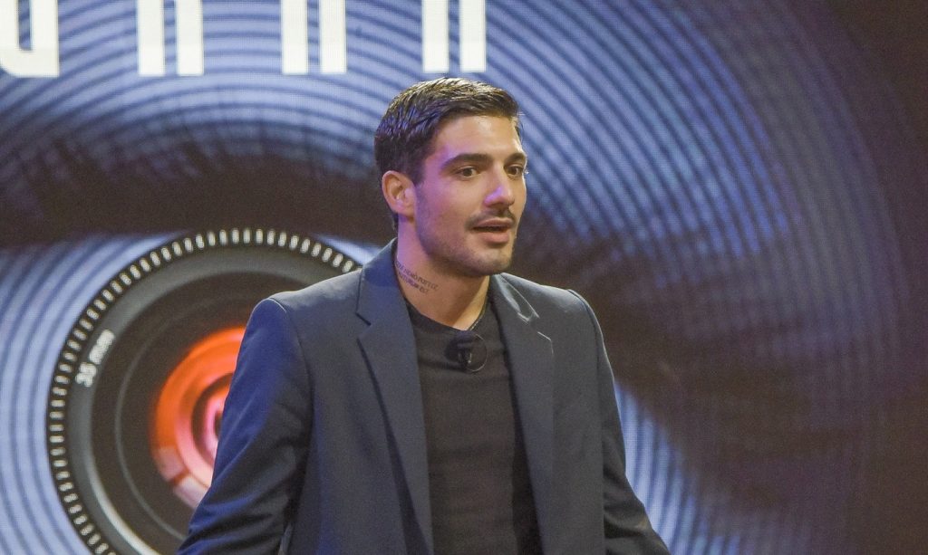 Grande Fratello, Lorenzo sbraita contro Helena e Mariavittoria