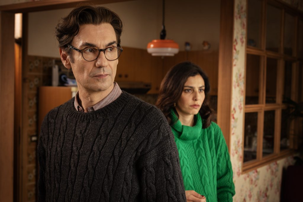 Fabrizio Gifuni e Irene Maiorino ne L'Amica Geniale 4