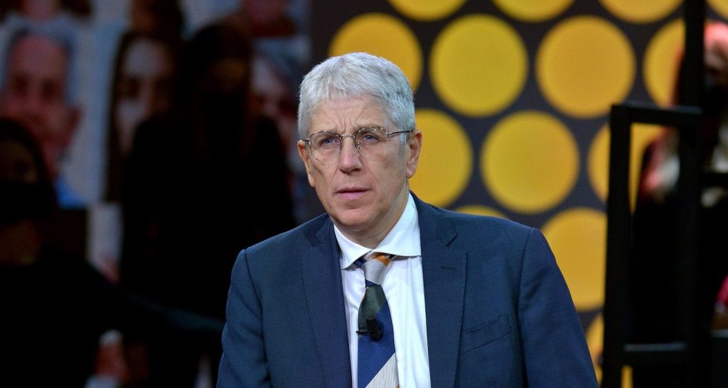 Fuori dal Coro si occupa di santoni, guru e donne in gabbia