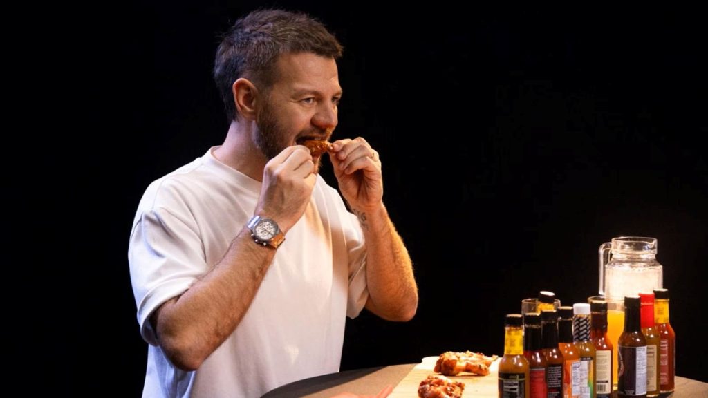 Cattelan à la Fiorello: Dopofestival in un glass difronte all’Ariston