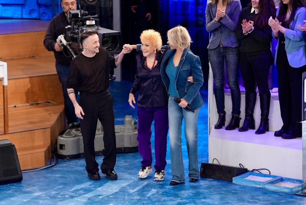 Ascolti TV Total Audience | Domenica 12 Gennaio 2025. Amici e Mina Settembre crescono più di tutti