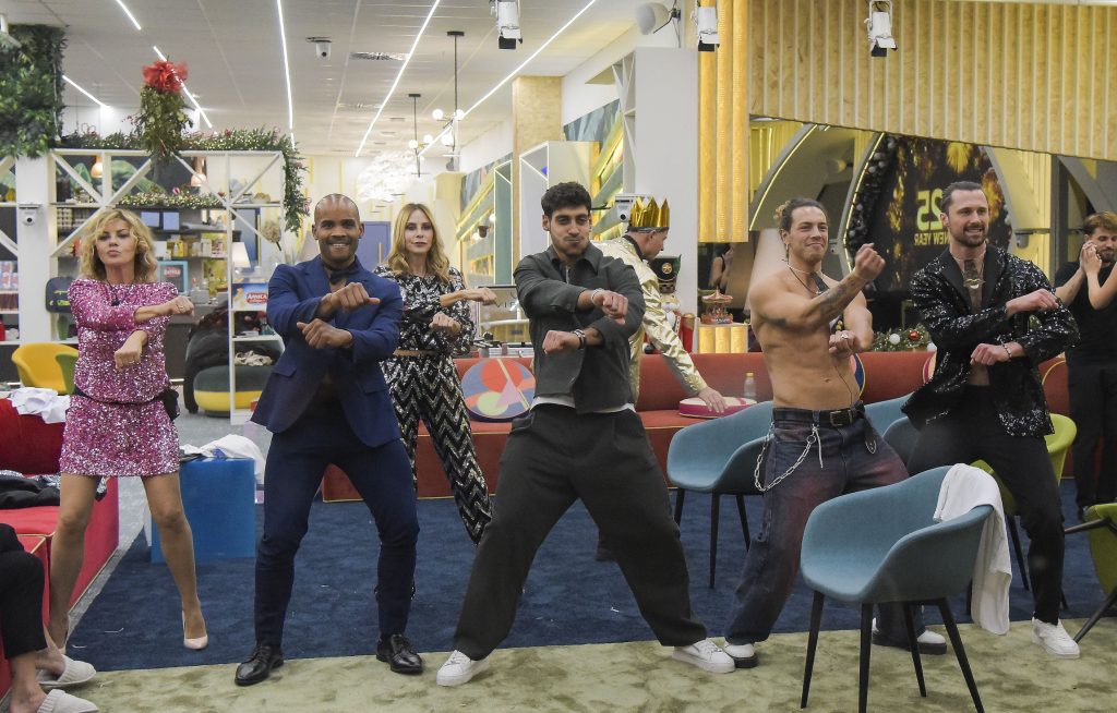 Capodanno (con spogliarello) al Grande Fratello