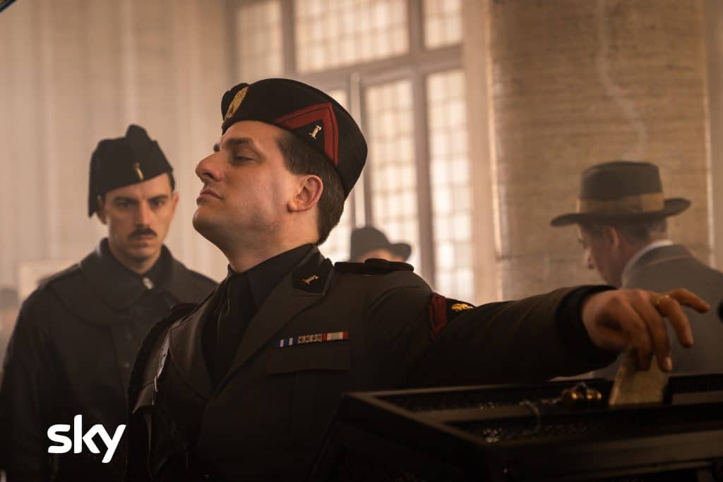 M – Il Figlio del Secolo: Luca Marinelli interpreta il Duce su Sky