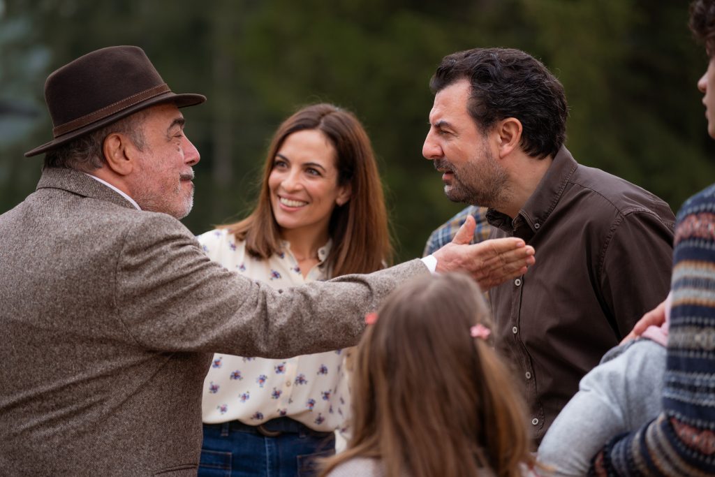 Nino Frassica, Serena Iansiti e Enrico Ianniello in Un Passo dal Cielo 8