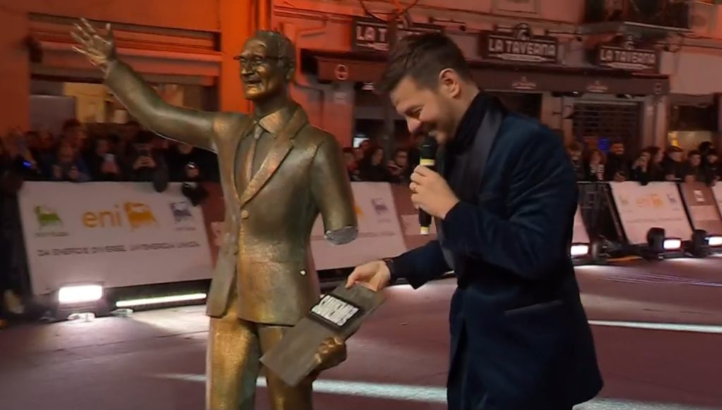 Dopofestival di rottura… della statua di Conti!