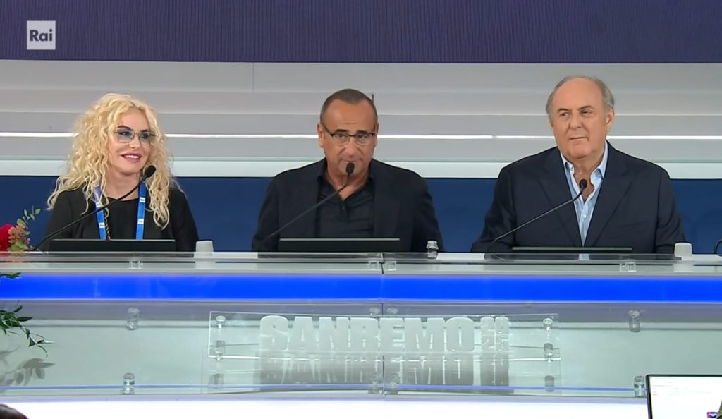 Sanremo 2025, la conferenza stampa inaugurale in diretta: le dichiarazioni di Carlo Conti alla vigilia del debutto