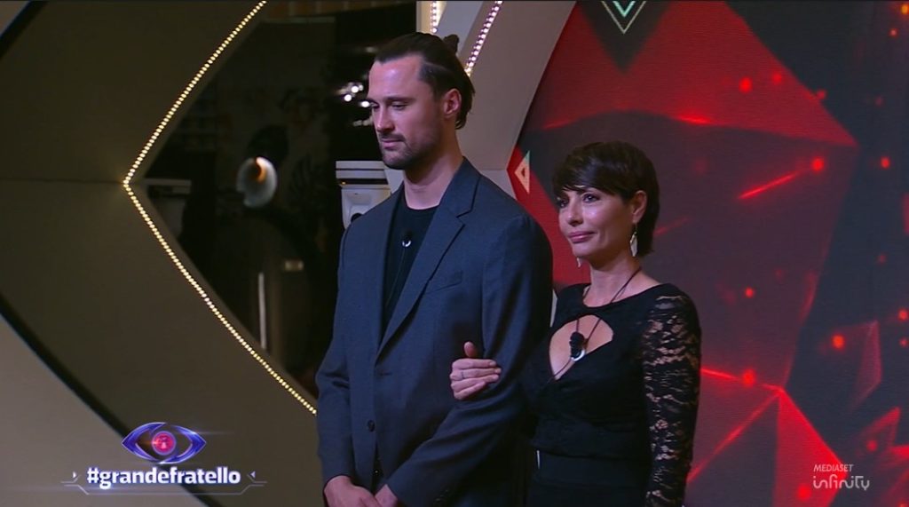 Grande Fratello 18, diretta ventottesima puntata: eliminato Emanuele, Ilaria si ritira