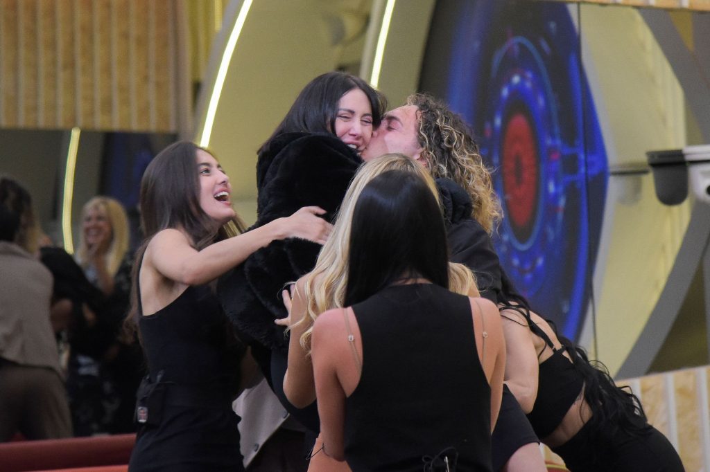 Ascolti TV Total Audience | Lunedì 24 Febbraio 2025. Belcanto stabile al 20.69% (+38K), GF passa dal 17.02 al 17.3% (+60K)