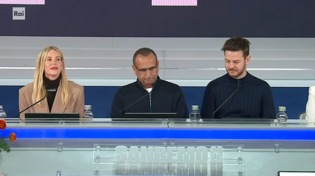 Sanremo 2025, conferenza stampa della finale in diretta, Conti: “Sarebbe stato banale avere con me Panariello e Pieraccioni”