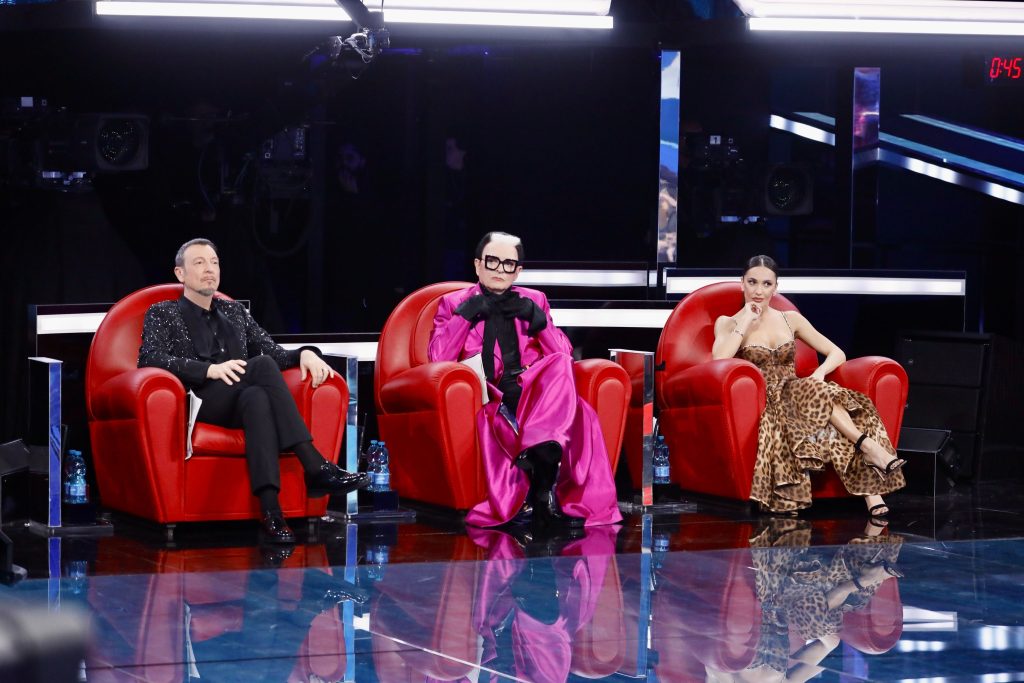 Amici 2025, diretta prima puntata del Serale: fuori Asia e Vybes