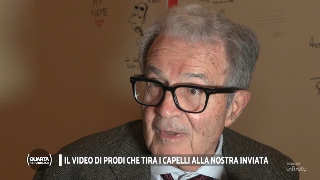 Romano Prodi tira i capelli all’inviata di Quarta Repubblica
