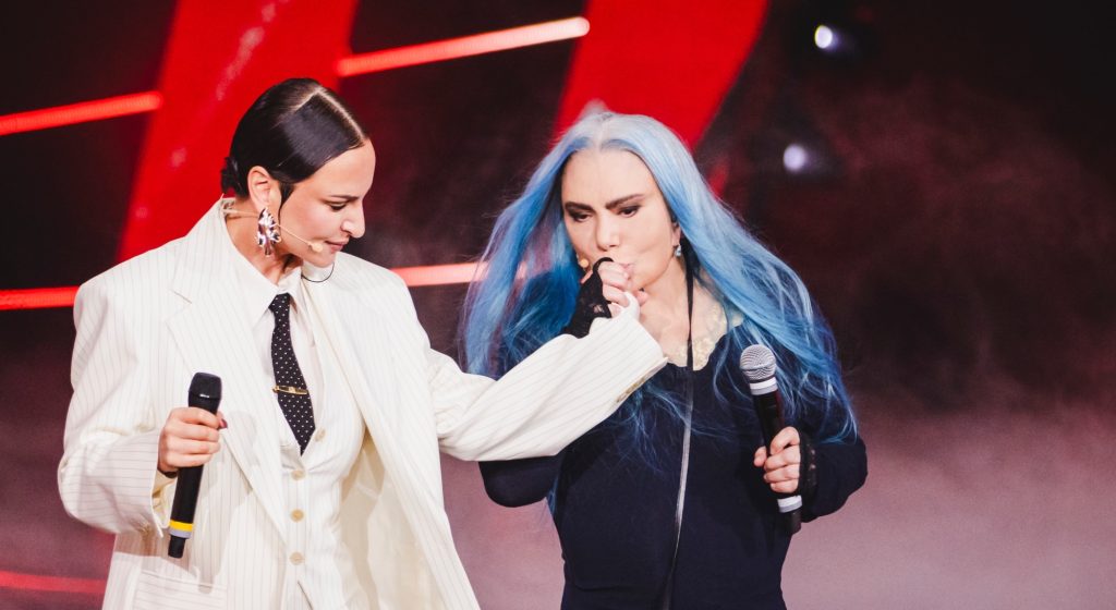 Ascolti TV | Venerdì 14 Marzo 2025. The Voice Senior svetta (23%), Le Onde del Passato fermo al 12.4%