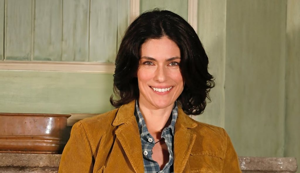 La nuova serie Mediaset di Anna Valle si intitolerà Una Nuova Vita. Dove l’abbiamo già sentita?
