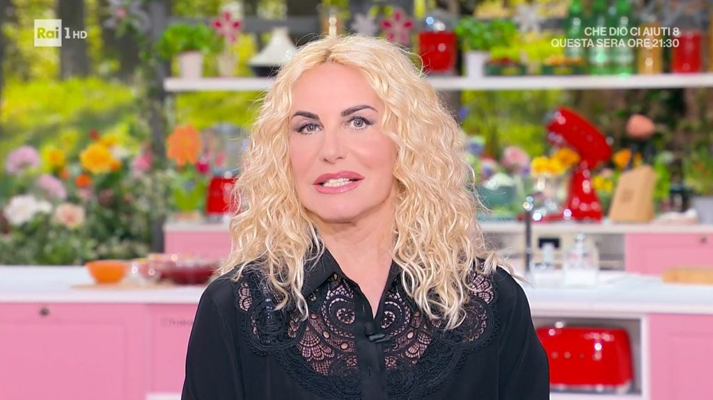 Antonella Clerici in onda con l’holter attaccato