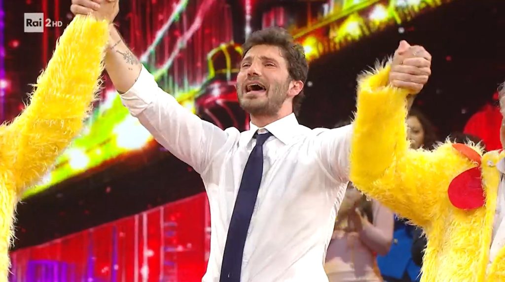 I saluti commossi di Stefano De Martino a Stasera Tutto è Possibile