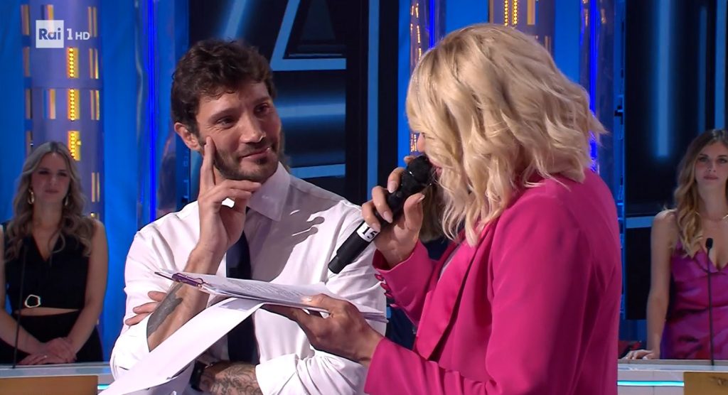 Ascolti TV | Domenica 4 Maggio 2025. Lo speciale di Affari Tuoi stravince (27.9%), disastroso The Couple (7.7%)