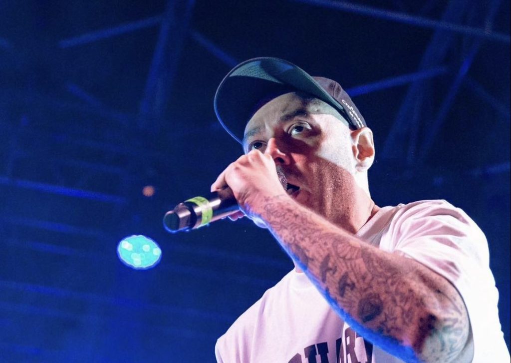 Fabri Fibra condannato per aver diffamato Valerio Scanu