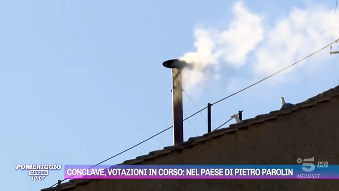 La fumata bianca in diretta a Pomeriggio Cinque