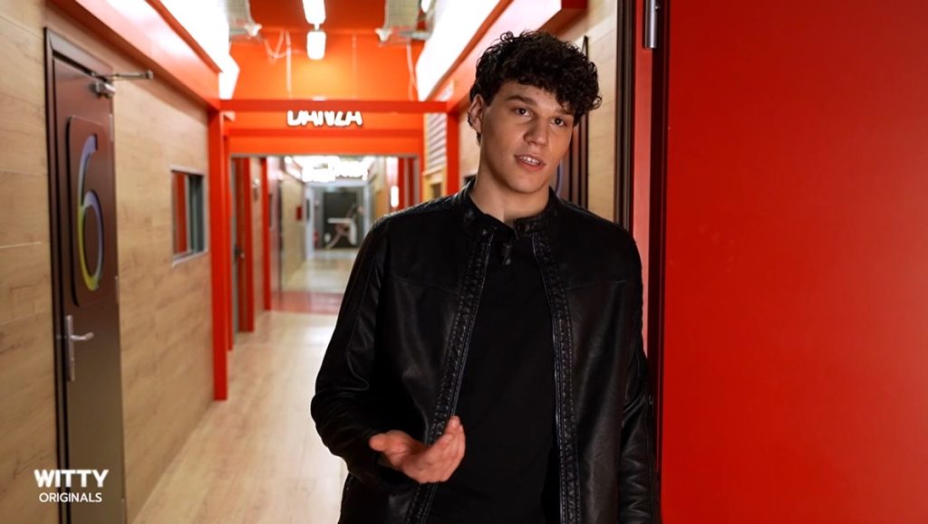 Nicolò lascia Amici