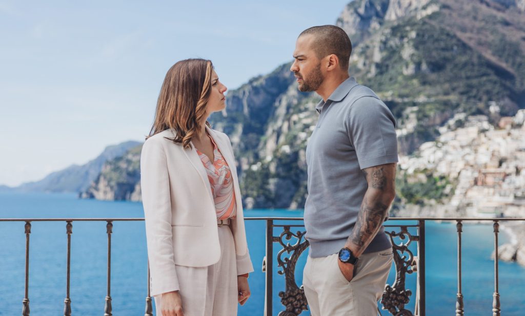 L’Hotel Costiera di Jesse Williams girato a Positano ma presentato a Taormina