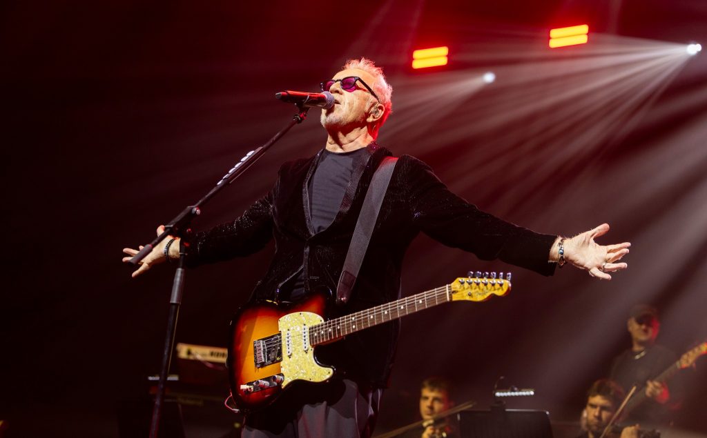 Su Canale 5 arrivano Amoroso, Elodie, D’Alessio e Tozzi