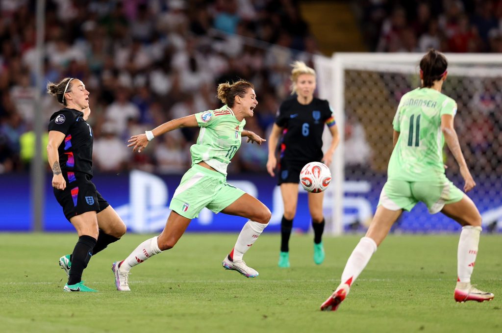 Ascolti TV | Martedì 22 Luglio 2025. Botto Azzurre (27.4%). Sarabanda al 18.3% vs Reazione a Catena 19.9-23.5%