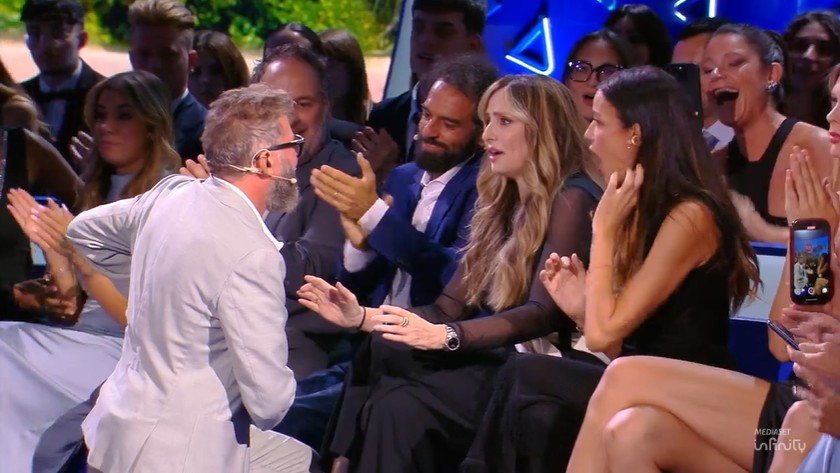 Proposta di matrimonio in diretta all’Isola dei Famosi