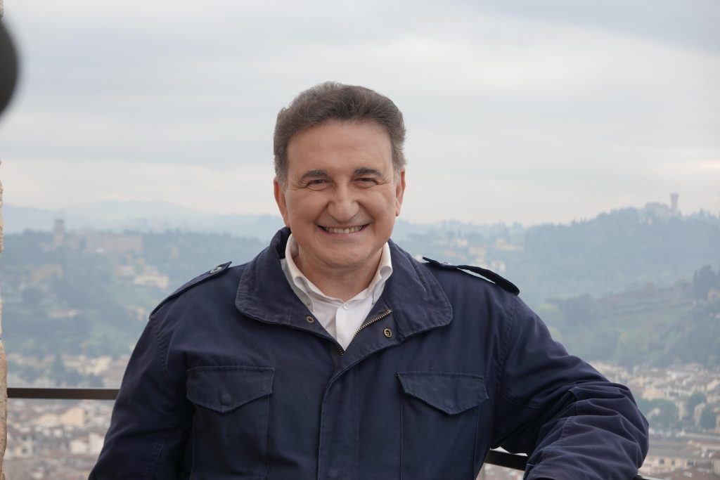 Freedom recupera stasera la puntata di domenica e si occupa di una fake news ante litteram