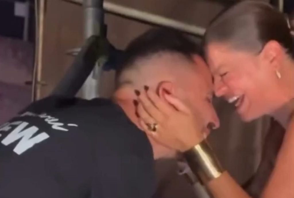 Alessandra Amoroso riceve la proposta di matrimonio all’ultima tappa del tour