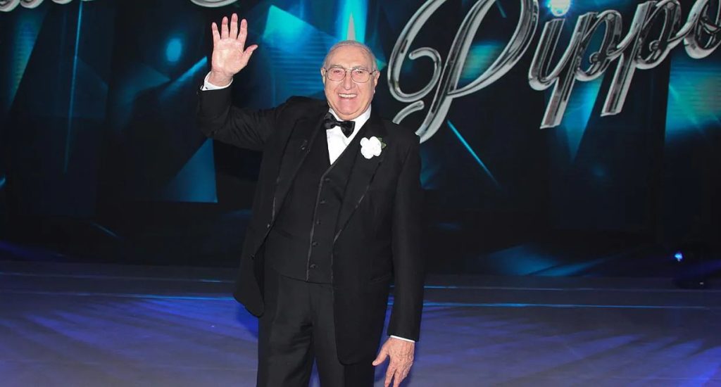 Pippo Baudo, camera ardente al Teatro delle Vittorie e funerali a Militello