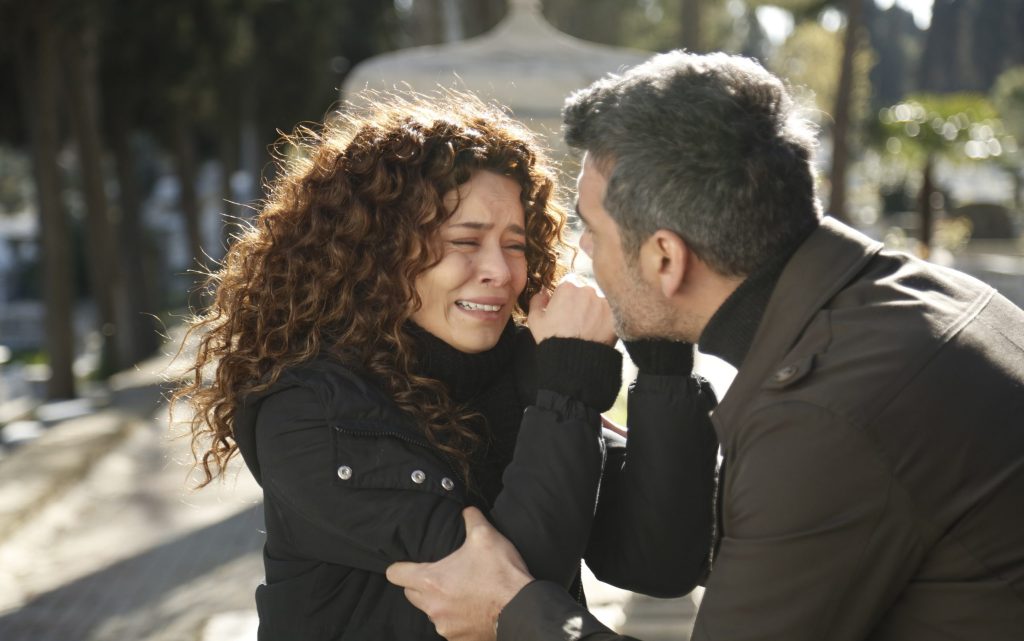 La Forza di una Donna, anticipazioni dall’11 al 15 agosto 2025: Şirin scopre che Sarp è ancora vivo