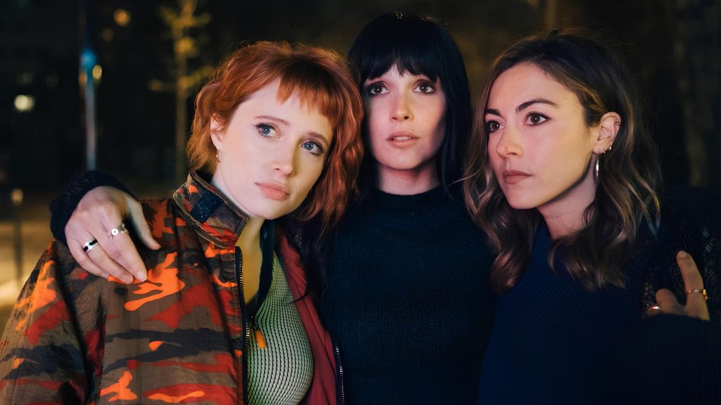 Occhi di Gatto torna in carne, ossa e lesbismo