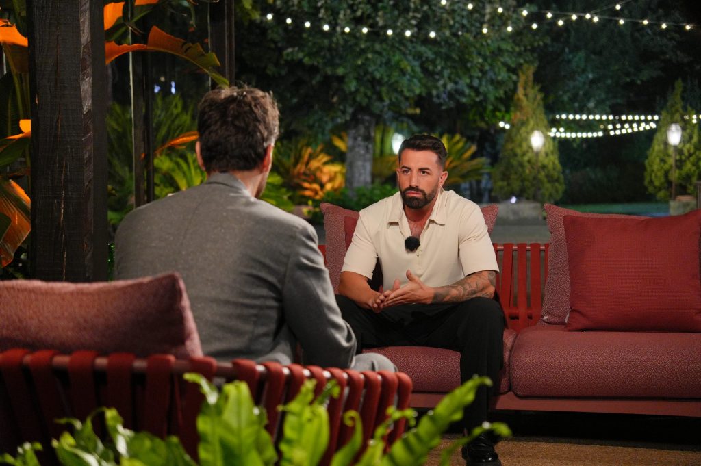 Temptation Island E poi… E poi…, prima puntata in diretta: fine del triangolo tra Valerio, Sarah e Ary