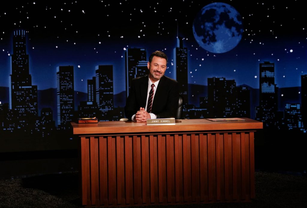 Jimmy Kimmel torna in TV. Trump attacca ABC: “Branco di perdenti, lasciamo che Kimmel marcisca nei suoi bassi ascolti”