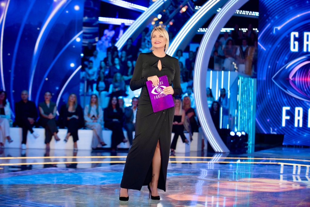 Grande Fratello 2025, diretta prima puntata: tutti al televoto per il preferito tranne Giulio