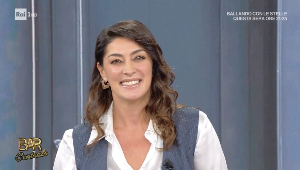 Elisa Isoardi al Bar Centrale di Trentinara