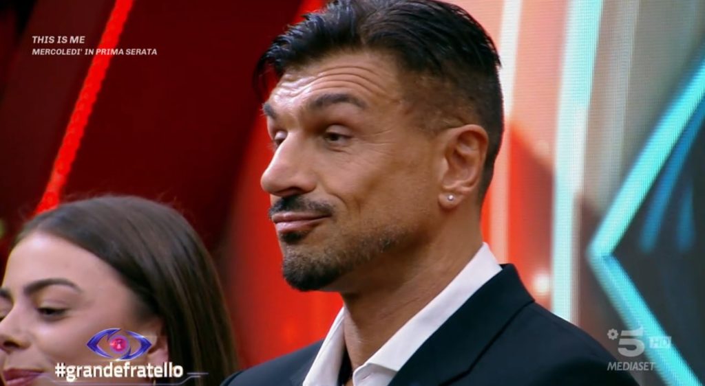 Grande Fratello 2025, diretta quinta puntata: fuori Matteo, in tre al televoto (senza eliminazione)