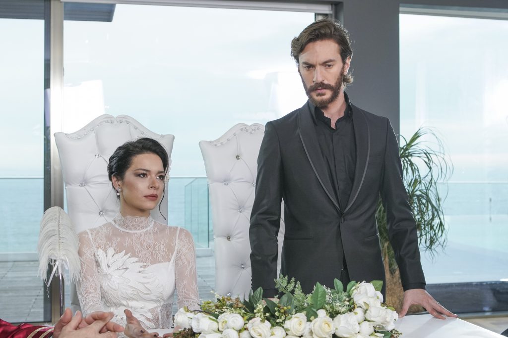 Forbidden Fruit, anticipazioni dal 13 al 17 ottobre 2025: Ender preoccupata per l’imminente matrimonio di Zehra e Kemal